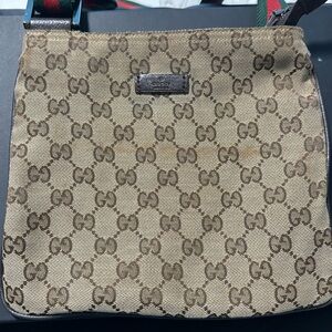 Vintage Gucci satchel with green and red strap. Great condition